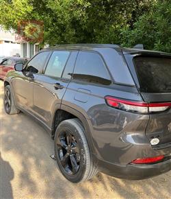 جیپ گراند شیرۆکی